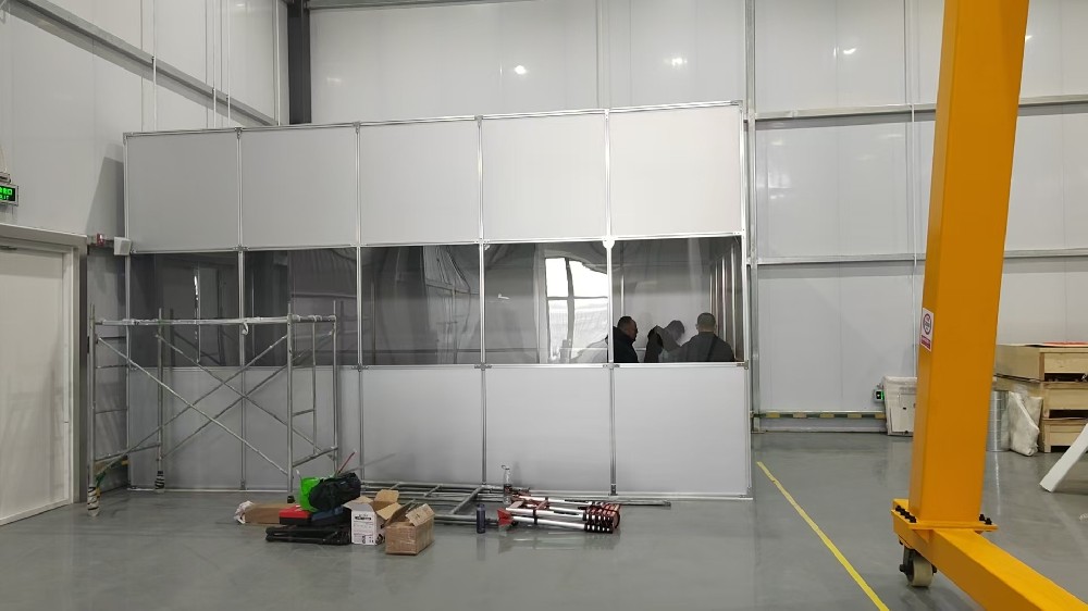 如何確保鋁塑板百級潔凈棚的氣流均勻性，避免局部污染？